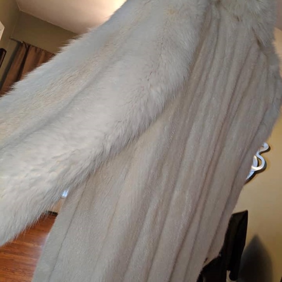 Mink with Fox trim - Picture 3 of 3